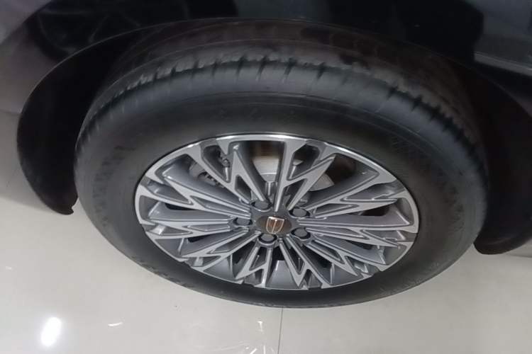 Used Hongqi H5 2025 1.5T DCT Qiyun 500 000th Unit Commemorative Edition Right Rear Wheel Hub