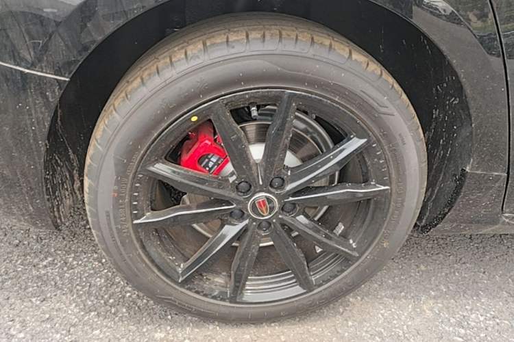 Used Hongqi H5 2025 Model 2.0T Automatic Xuan Ying 2 Million Units Commemorative Edition Right Rear Wheel Hub
