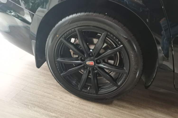 Used Hongqi H5 2025 2.0T Automatic Xuan Ying Edition Right Rear Wheel Hub