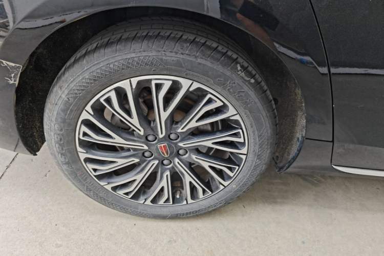Used Hongqi H5 2025 2.0T Automatic Flag Edition – 500 000 Units Commemorative Version Right Rear Wheel Hub