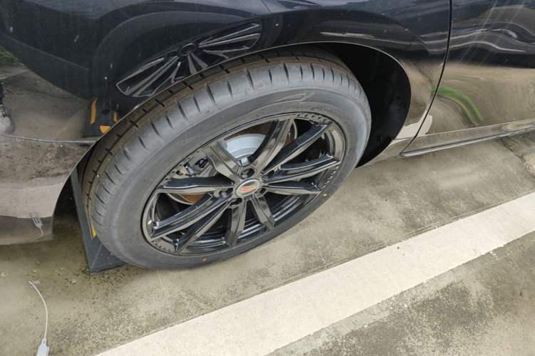 Used Hongqi H5 2025 1.5T DCT Xuan Ying Edition Right Rear Wheel Hub