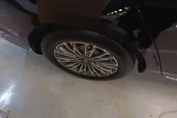 Used Hongqi H5 2025 1.5T DCT Qiyun 500 000th Unit Commemorative Edition Right Rear Wheel Hub