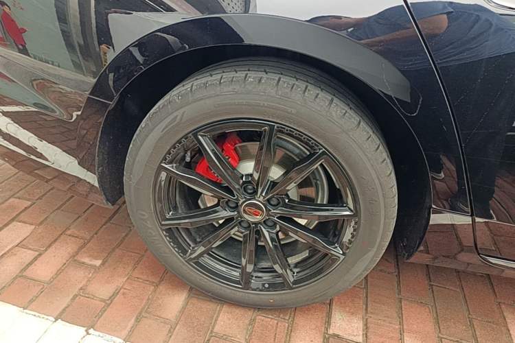 Used Hongqi H5 2025 Model 1.5T DCT Xuan Ying 2 Million Units Commemorative Edition Right Rear Wheel Hub