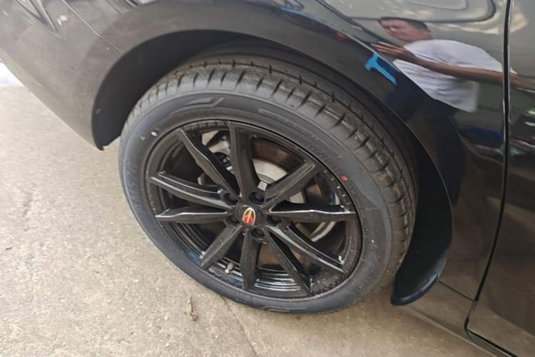Used Hongqi H5 2025 2.0T Automatic Xuan Ying Edition Right Rear Wheel Hub