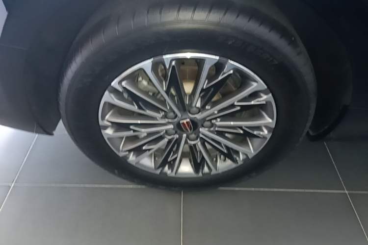 Used Hongqi H5 2025 1.5T DCT Qiyun 500 000th Unit Commemorative Edition Right Rear Wheel Hub