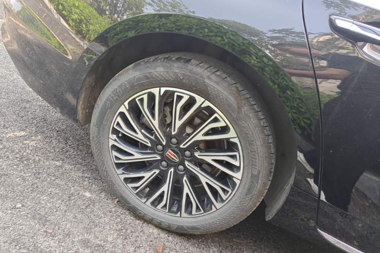 Used Hongqi H5 2025 2.0T Automatic Flag Edition – 500 000 Units Commemorative Version Right Rear Wheel Hub
