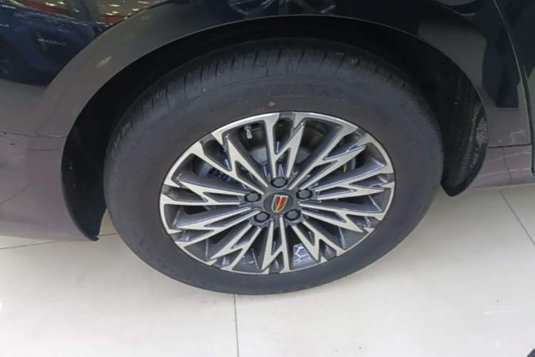 Used Hongqi H5 2025 2.0T Automatic Flagship 500 000th Unit Anniversary Edition Right Rear Wheel Hub