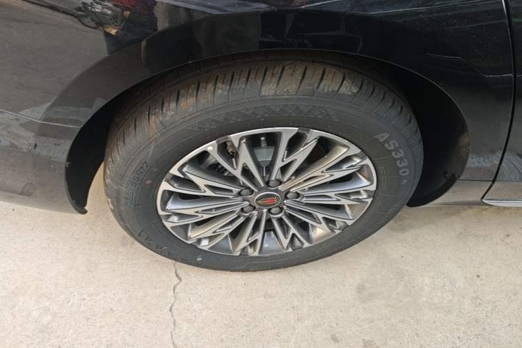 Used Hongqi H5 2025 1.5T DCT Qiyun 500 000th Unit Commemorative Edition Right Rear Wheel Hub