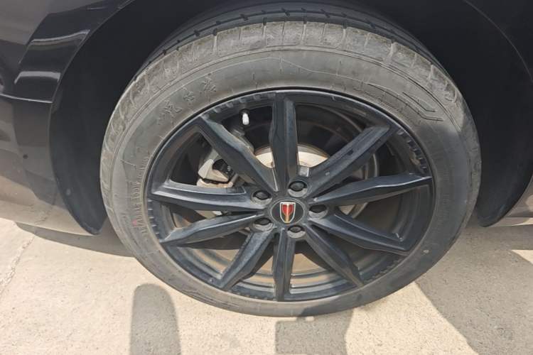 Used Hongqi H5 2025 2.0T Automatic Flag Edition – 500 000 Units Commemorative Version Right Rear Wheel Hub