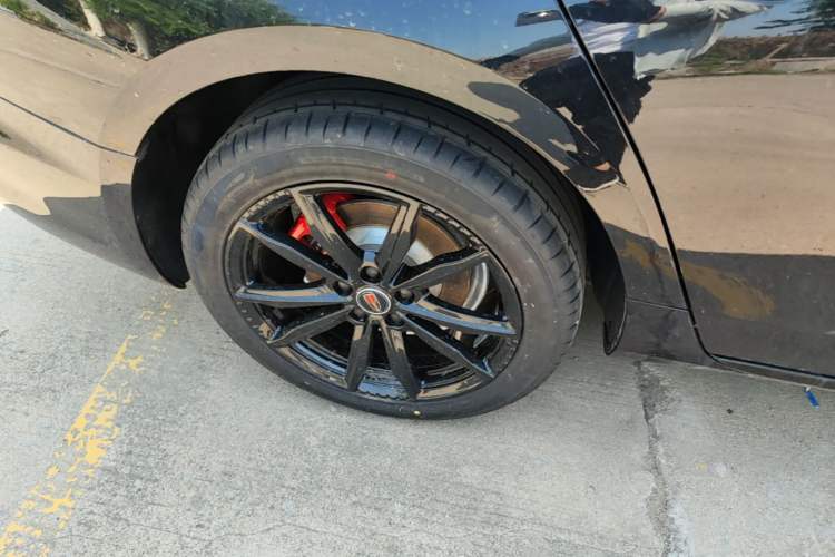 Used Hongqi H5 2025 1.5T DCT Xuan Ying Edition Right Rear Wheel Hub