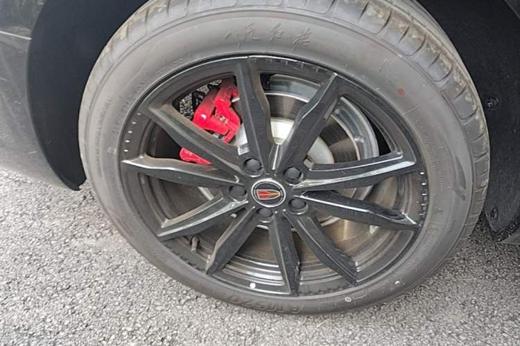 Used Hongqi H5 2025 Model 2.0T Automatic Xuan Ying 2 Million Units Commemorative Edition Right Rear Wheel Hub