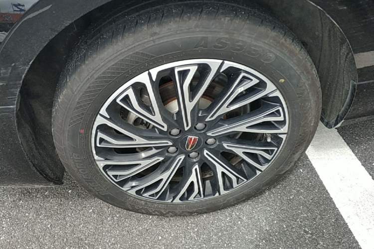Used Hongqi H5 2025 2.0T Automatic Flag Edition – 500 000 Units Commemorative Version Right Rear Wheel Hub