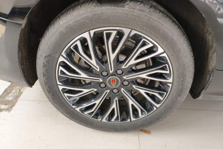 Used Hongqi H5 2025 2.0T Automatic Flag Edition – 500 000 Units Commemorative Version Right Rear Wheel Hub
