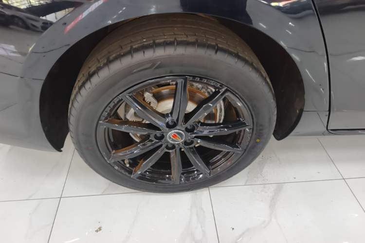 Used Hongqi H5 2025 1.5T DCT Xuan Ying Edition Right Rear Wheel Hub
