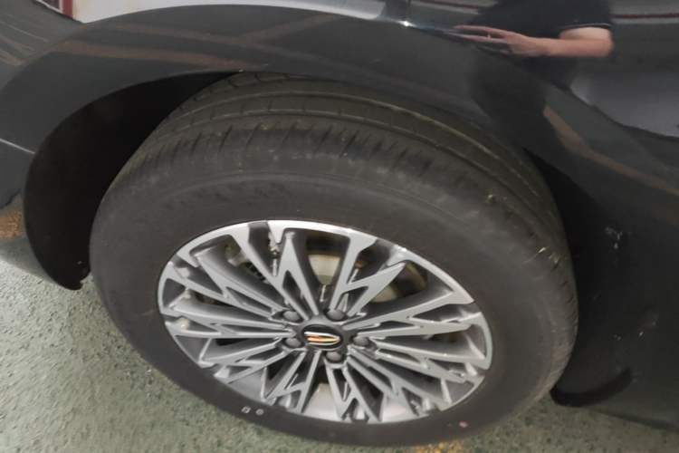 Used Hongqi H5 2025 2.0T Automatic Flagship 500 000th Unit Anniversary Edition Right Rear Wheel Hub