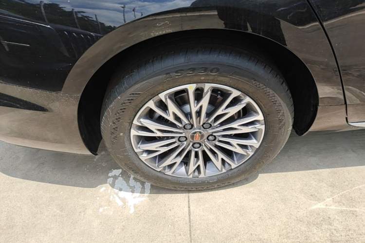 Used Hongqi H5 2025 1.5T DCT Qiyun 500 000th Unit Commemorative Edition Right Rear Wheel Hub