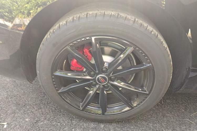 Used Hongqi H5 2025 2.0T Automatic Xuan Ying Edition Right Rear Wheel Hub