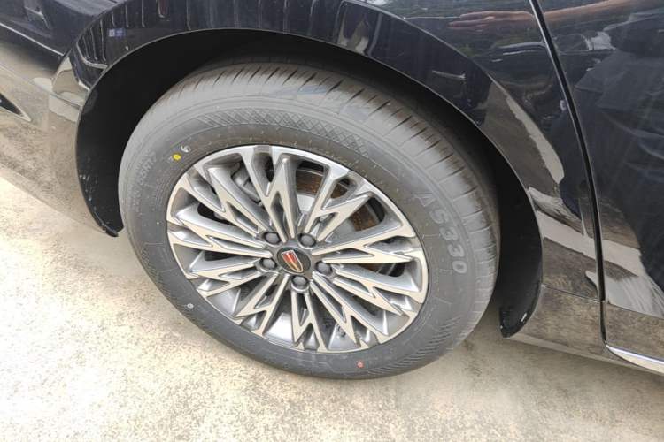 Used Hongqi H5 2025 2.0T Automatic Flagship 500 000th Unit Anniversary Edition Right Rear Wheel Hub