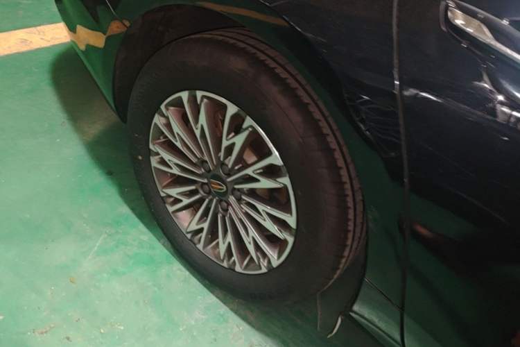 Used Hongqi H5 2025 1.5T DCT Qiyun 500 000th Unit Commemorative Edition Right Rear Wheel Hub