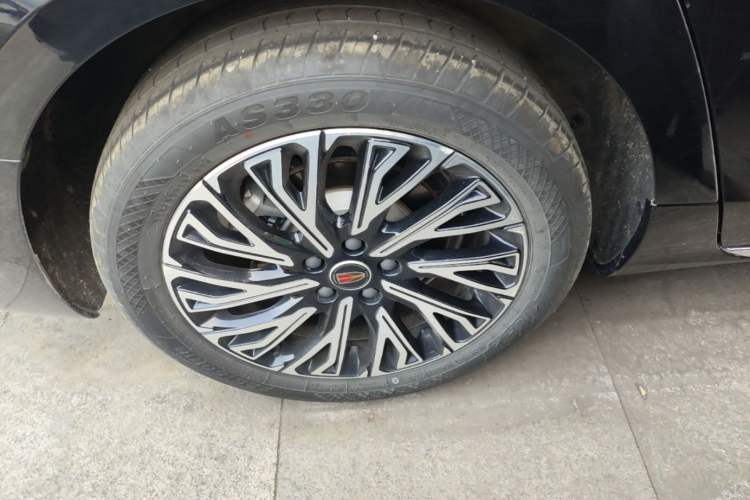 Used Hongqi H5 2025 2.0T Automatic Flag Edition – 500 000 Units Commemorative Version Right Rear Wheel Hub
