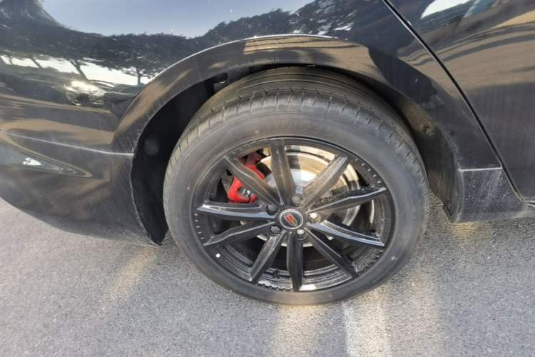 Used Hongqi H5 2025 Model 2.0T Automatic Xuan Ying 2 Million Units Commemorative Edition Right Rear Wheel Hub