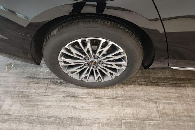 Used Hongqi H5 2025 1.5T DCT Qiyun 500 000th Unit Commemorative Edition Right Rear Wheel Hub