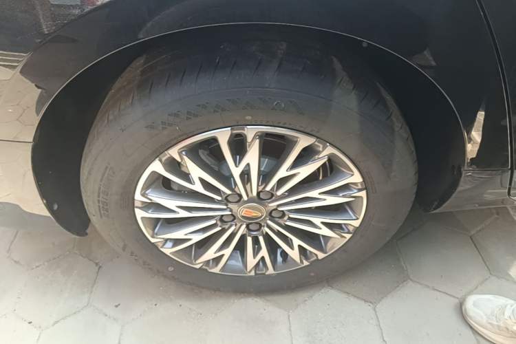 Used Hongqi H5 2025 1.5T DCT Qiyun 500 000th Unit Commemorative Edition Right Rear Wheel Hub