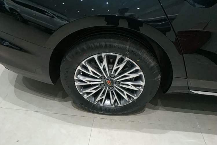 Used Hongqi H5 2025 1.5T DCT Qiyun 500 000th Unit Commemorative Edition Right Rear Wheel Hub