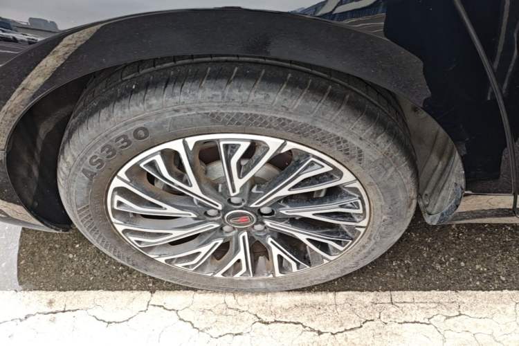 Used Hongqi H5 2025 2.0T Automatic Flag Edition – 500 000 Units Commemorative Version Right Rear Wheel Hub