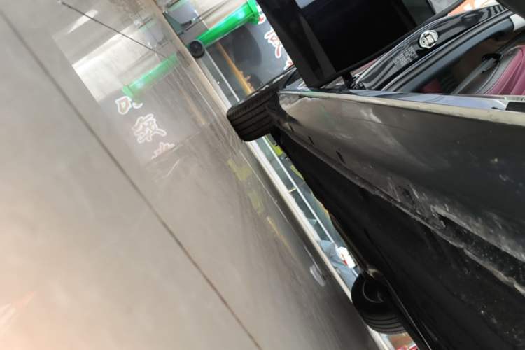 Used Hongqi H5 2025 1.5T DCT Qiyun 500 000th Unit Commemorative Edition Right Side Sill