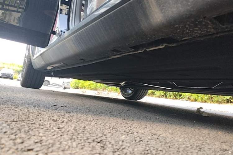 Used Hongqi H5 2025 2.0T Automatic Xuan Ying Edition Right Side Sill