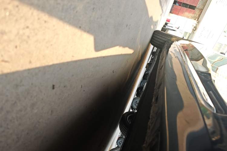 Used Hongqi H5 2025 1.5T DCT Qiyun 500 000th Unit Commemorative Edition Right Side Sill