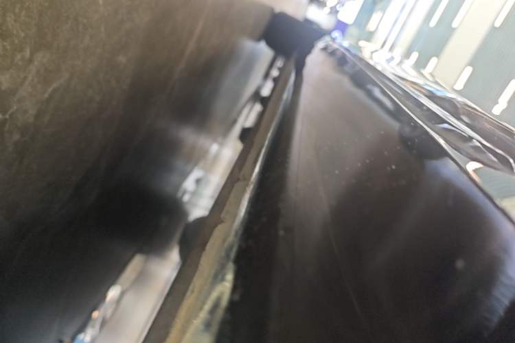 Used Hongqi H5 2025 2.0T Automatic Flag Edition – 500 000 Units Commemorative Version Right Side Sill
