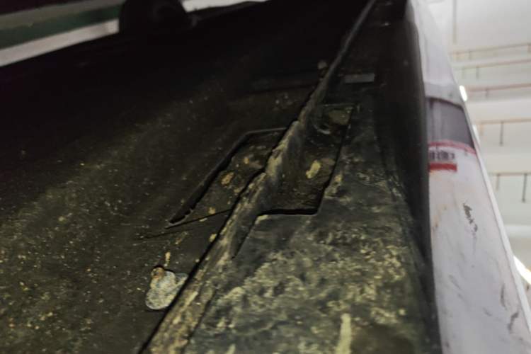 Used Hongqi H5 2025 2.0T Automatic Flag Edition – 500 000 Units Commemorative Version Right Side Sill