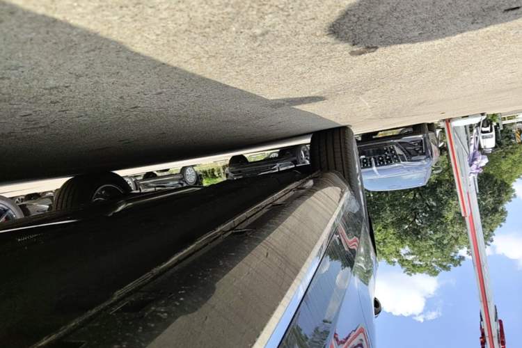 Used Hongqi H5 2025 1.5T DCT Qiyun 500 000th Unit Commemorative Edition Right Side Sill