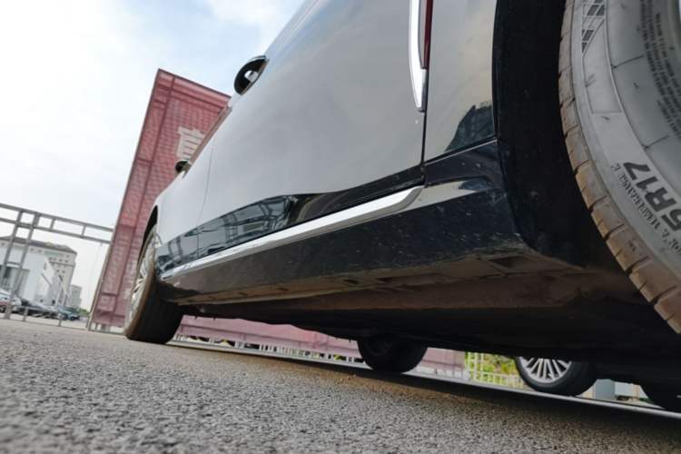 Used Hongqi H5 2025 1.5T DCT Qiyun 500 000th Unit Commemorative Edition Right Side Sill