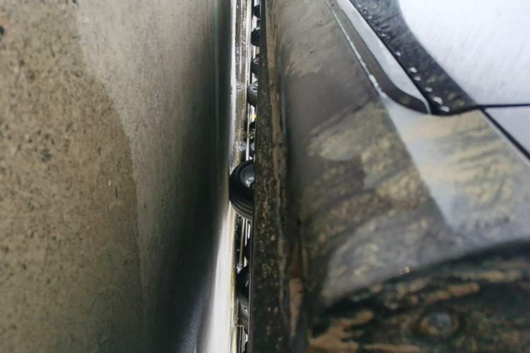 Used Hongqi H5 2025 2.0T Automatic Xuan Ying Edition Right Side Sill