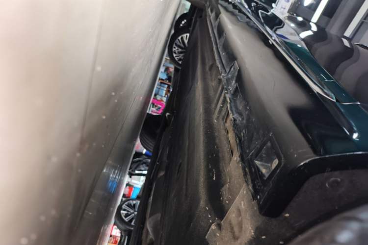 Used Hongqi H5 2025 1.5T DCT Qiyun 500 000th Unit Commemorative Edition Right Side Sill