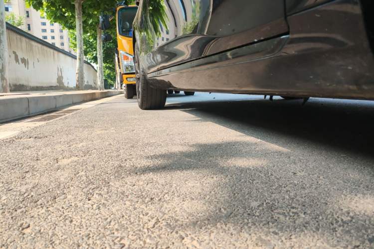 Used Hongqi H5 2025 1.5T DCT Xuan Ying Edition Right Side Sill