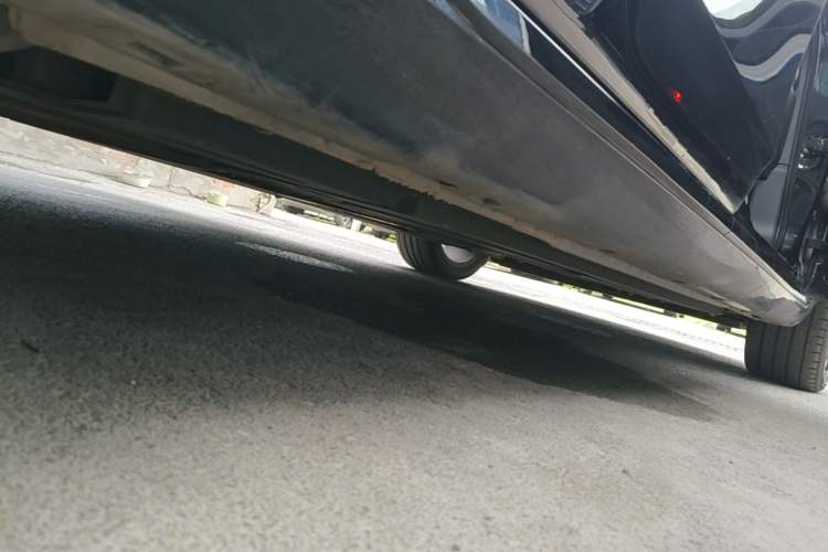 Used Hongqi H5 2025 2.0T Automatic Xuan Ying Edition Right Side Sill
