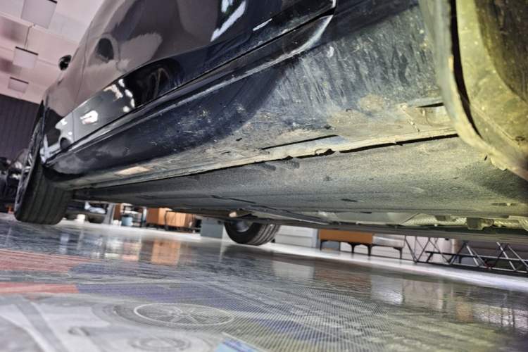 Used Hongqi H5 2025 1.5T DCT Xuan Ying Edition Right Side Sill