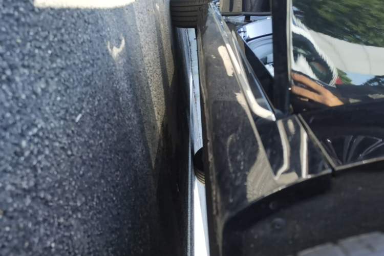 Used Hongqi H5 2025 2.0T Automatic Flag Edition – 500 000 Units Commemorative Version Right Side Sill
