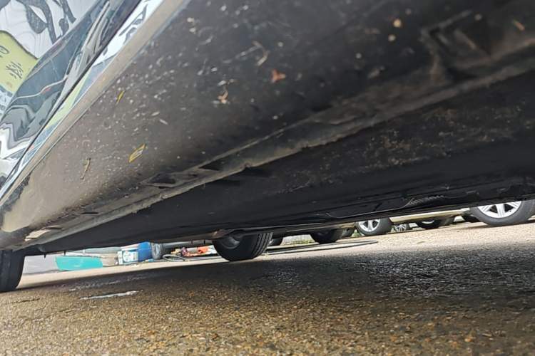 Used Hongqi H5 2025 1.5T DCT Qiyun 500 000th Unit Commemorative Edition Right Side Sill
