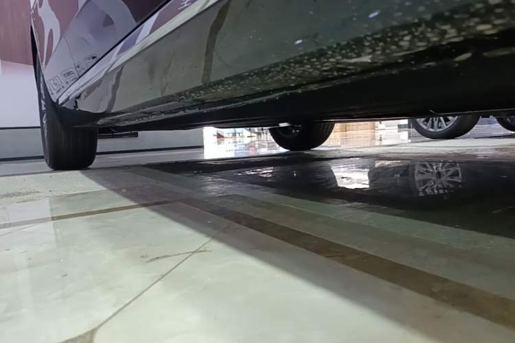 Used Hongqi H5 2025 1.5T DCT Qiyun 500 000th Unit Commemorative Edition Right Side Sill