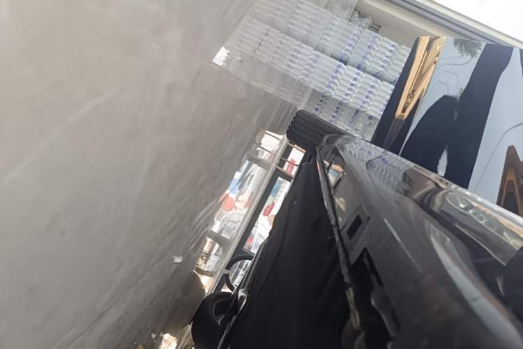 Used Hongqi H5 2025 2.0T Automatic Flag Edition – 500 000 Units Commemorative Version Right Side Sill