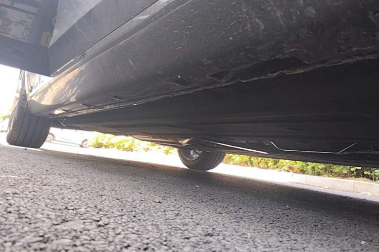 Used Hongqi H5 2025 2.0T Automatic Xuan Ying Edition Right Side Sill