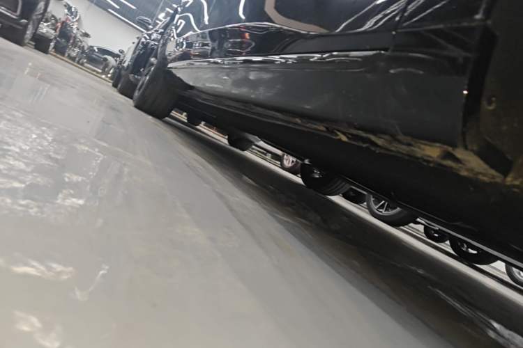 Used Hongqi H5 2025 2.0T Automatic Xuan Ying Edition Right Side Sill