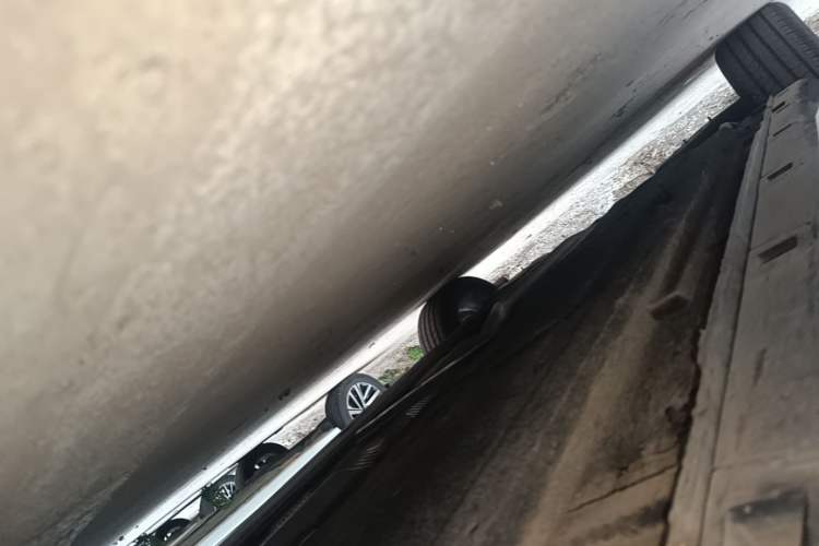 Used Hongqi H5 2025 2.0T Automatic Flag Edition – 500 000 Units Commemorative Version Right Side Sill
