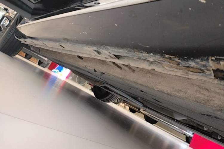 Used Hongqi H5 2025 1.5T DCT Qiyun 500 000th Unit Commemorative Edition Right Side Sill