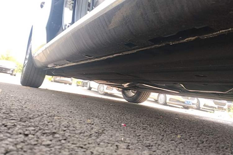 Used Hongqi H5 2025 2.0T Automatic Flag Edition – 500 000 Units Commemorative Version Right Side Sill